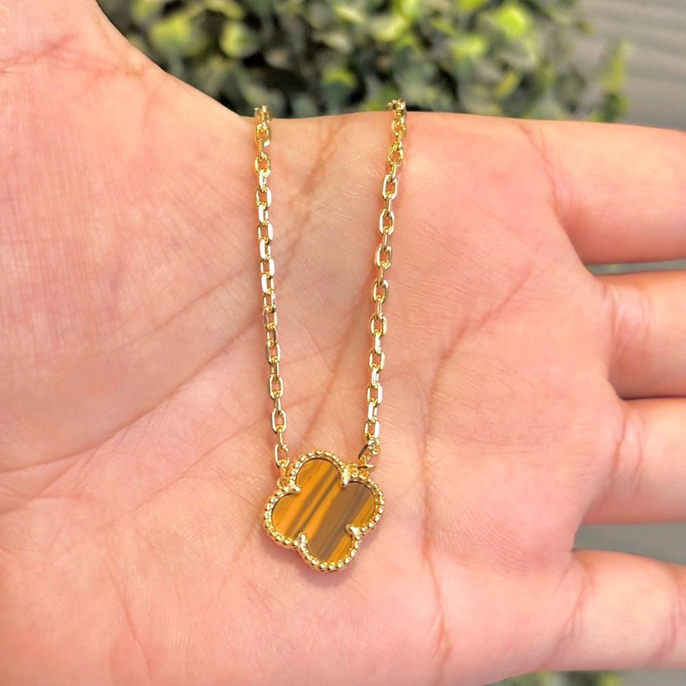 ✨925 Sterling Silver finished in 14k gold Elegant tiger eye clover necklace